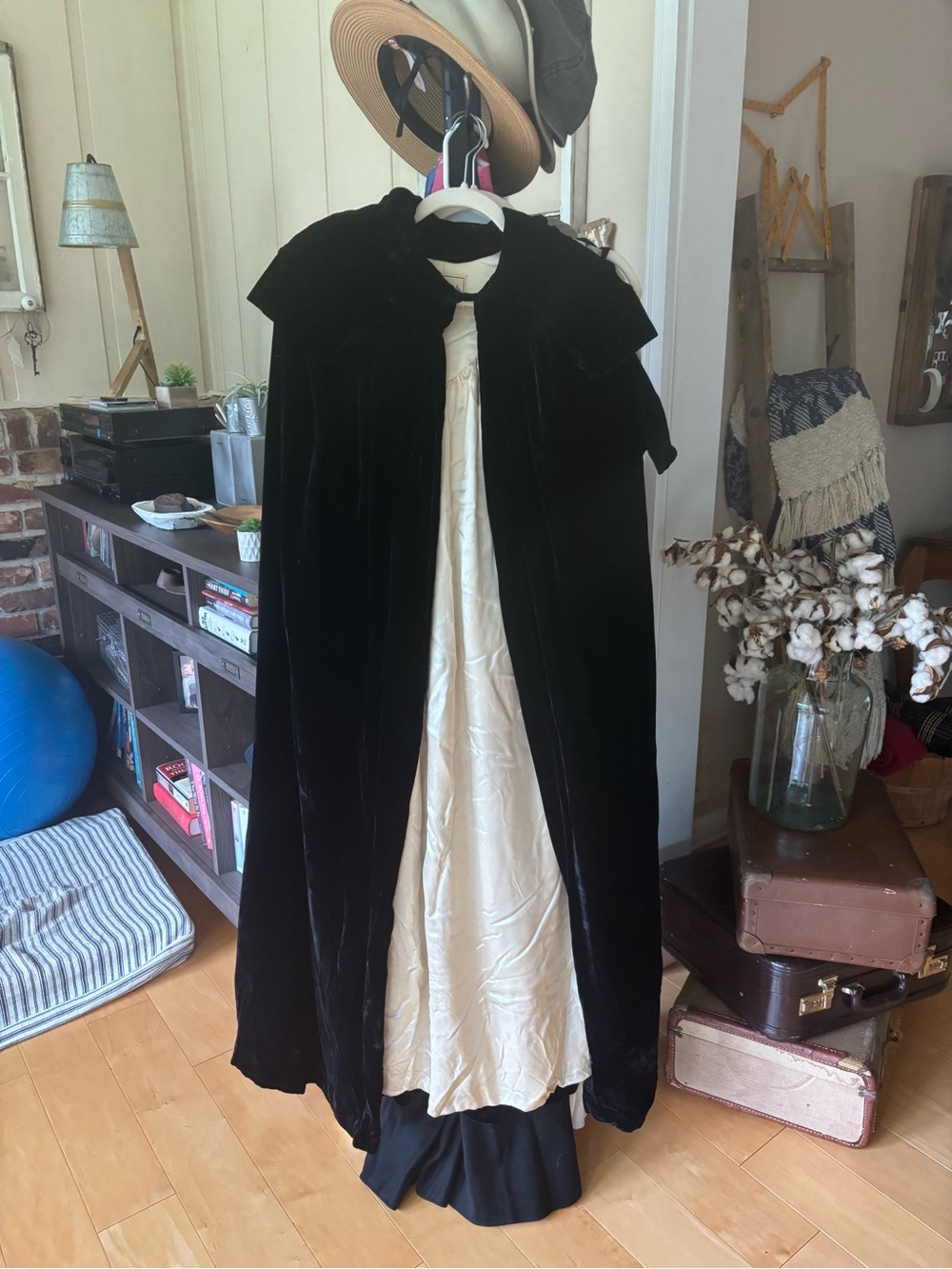 Black Velvet Cape Coat with Cream Satin Lining - Women/Men/Costume Ware. Rare!